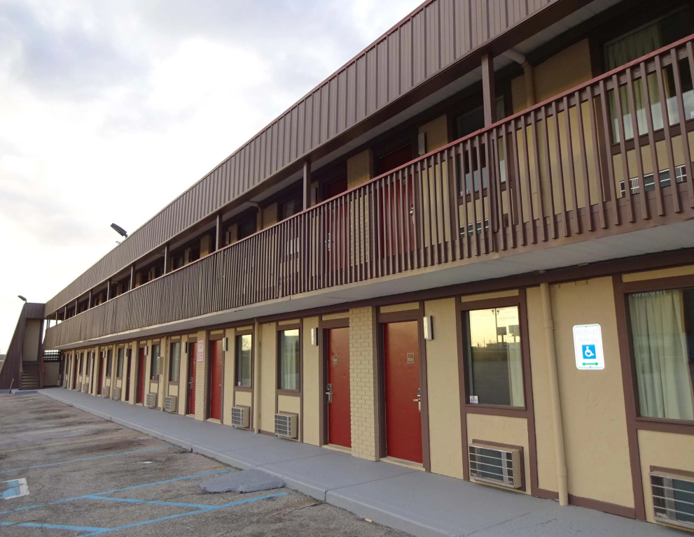 photo 1 of Red Roof Inn Indianapolis - Castleton