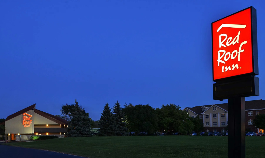 photo 1 of Red Roof Inn Milwaukee – Airport/Oak Creek