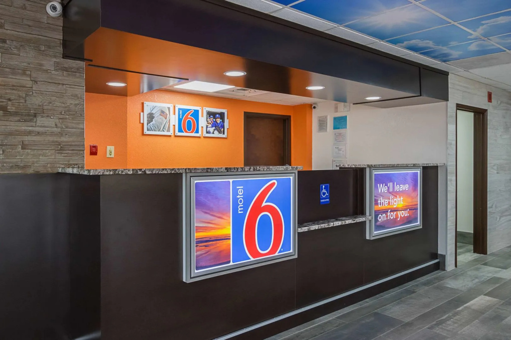 photo 1 of Motel 6 Savannah, GA - Midtown