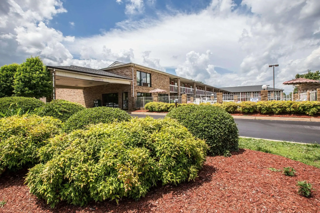 photo 1 of Rodeway Inn Expo Center