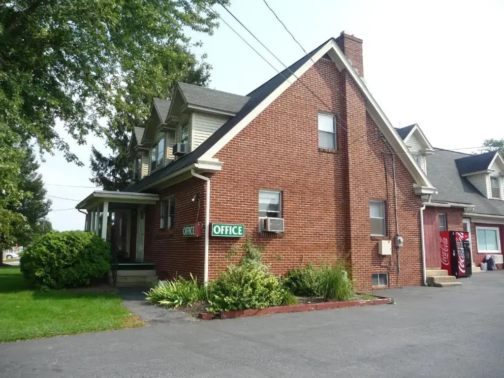 photo 1 of Red Rose Motel