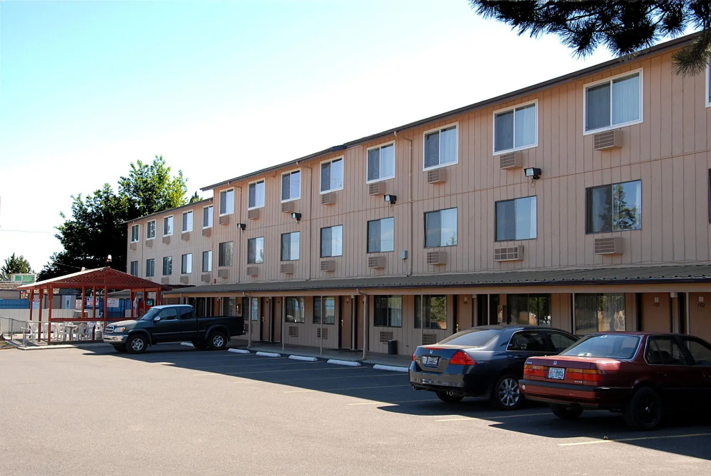 photo 1 of Redmond Inn
