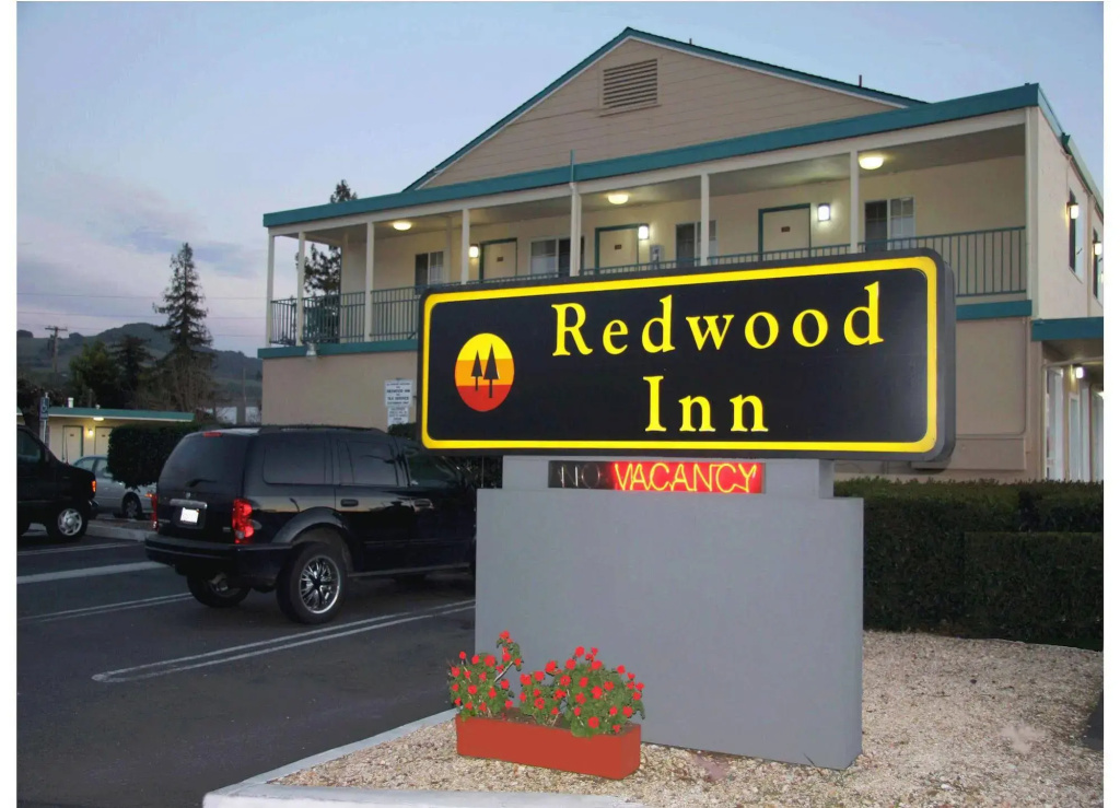 photo 1 of Redwood Inn