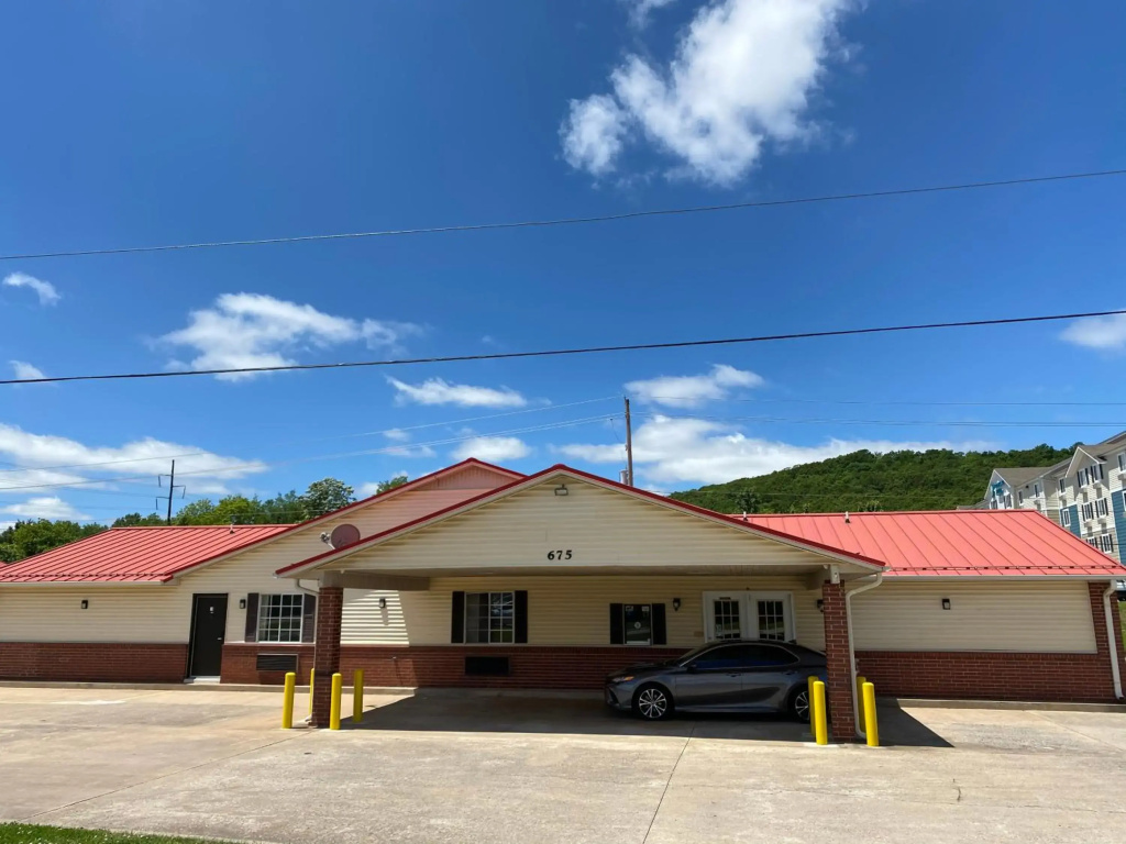 photo 1 of Regency 7 Motel