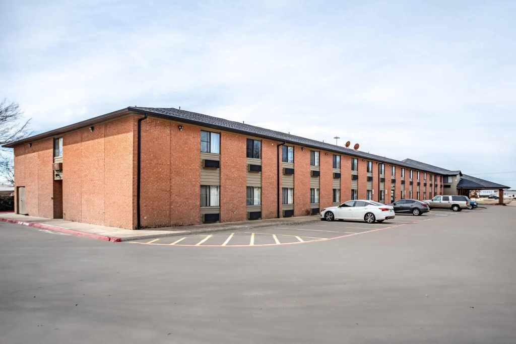 photo 1 of Econo Lodge Inn & Suites Mckinney - Plano North