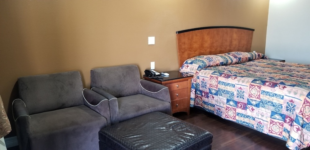 photo 1 of Regency Inn