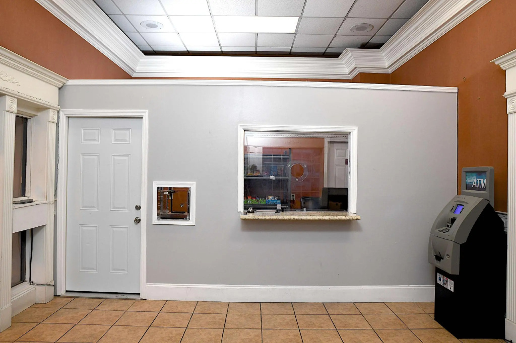 photo 1 of Regency Inn