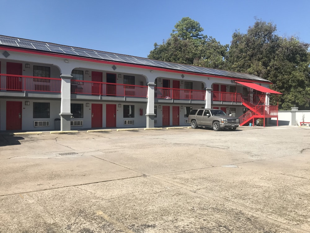 photo 1 of Regency Inn and Suites