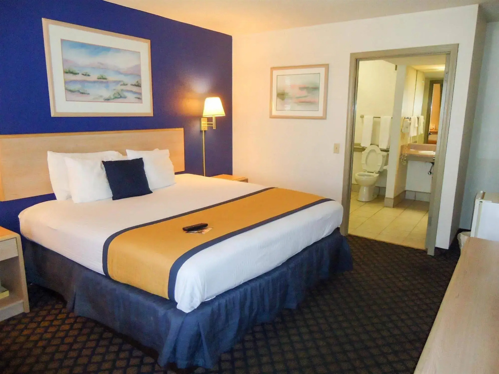 photo 1 of Dreamland Inn