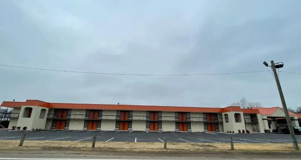 photo 1 of Dreamland Inn