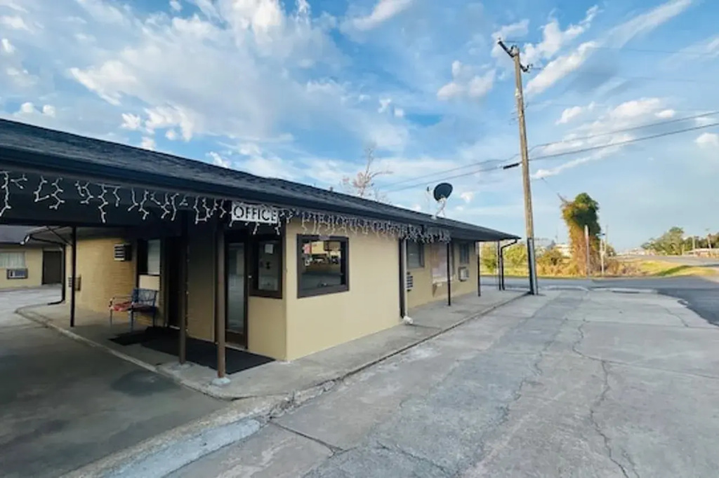 photo 1 of Relax Inn By OYO Sulphur Hwy 90