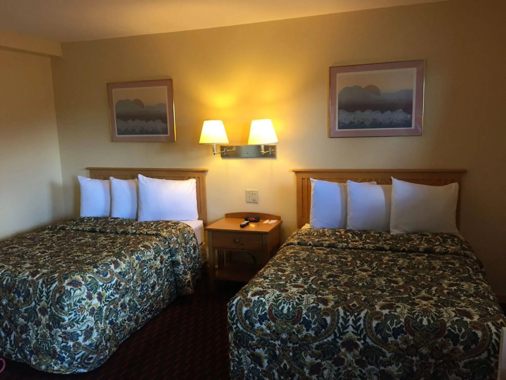 photo 1 of Relax Inn