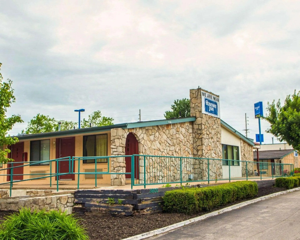 photo 1 of Relax Inn Saint Charles