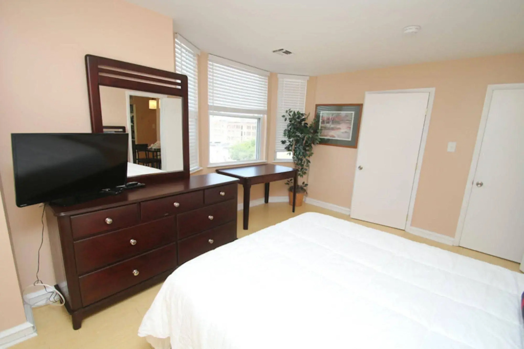 photo 1 of Renaissance Properties - 2135 Walnut