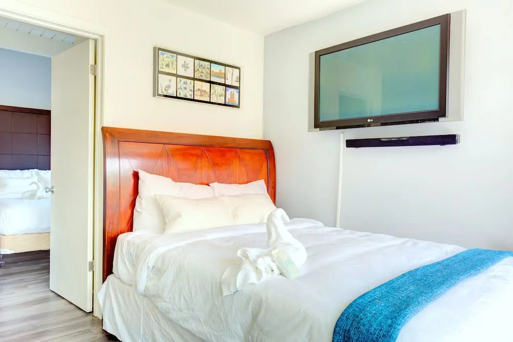 photo 1 of 1 Bedroom near Hollywood Sights