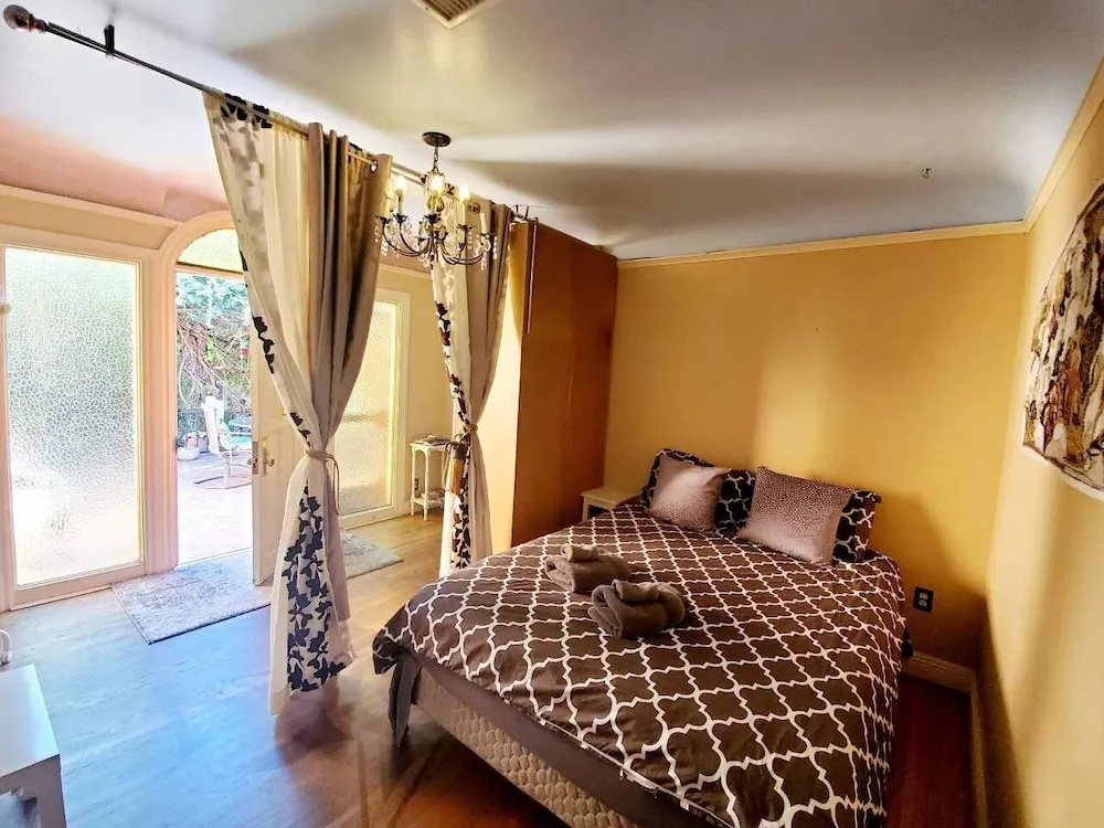photo 1 of Retro Artistic 3br +loft@venice Short/long Stay 4 Bedroom Apts