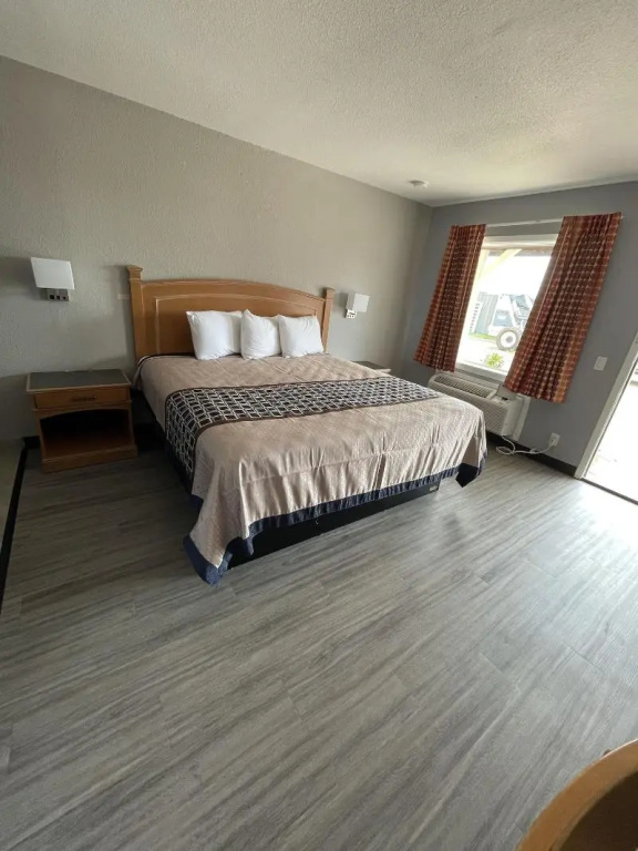 photo 1 of Ridge Motel