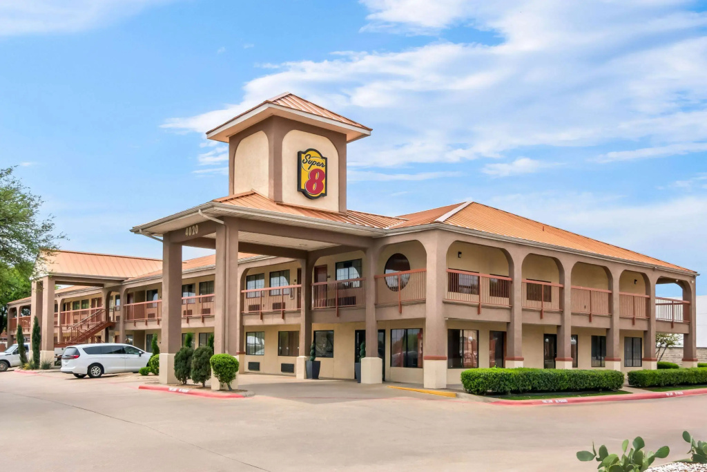 photo 1 of Super 8 by Wyndham Grand Prairie Southwest