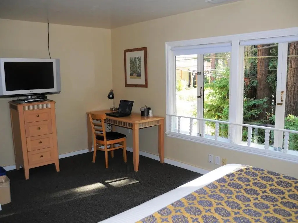 photo 1 of Rio Nido Lodge