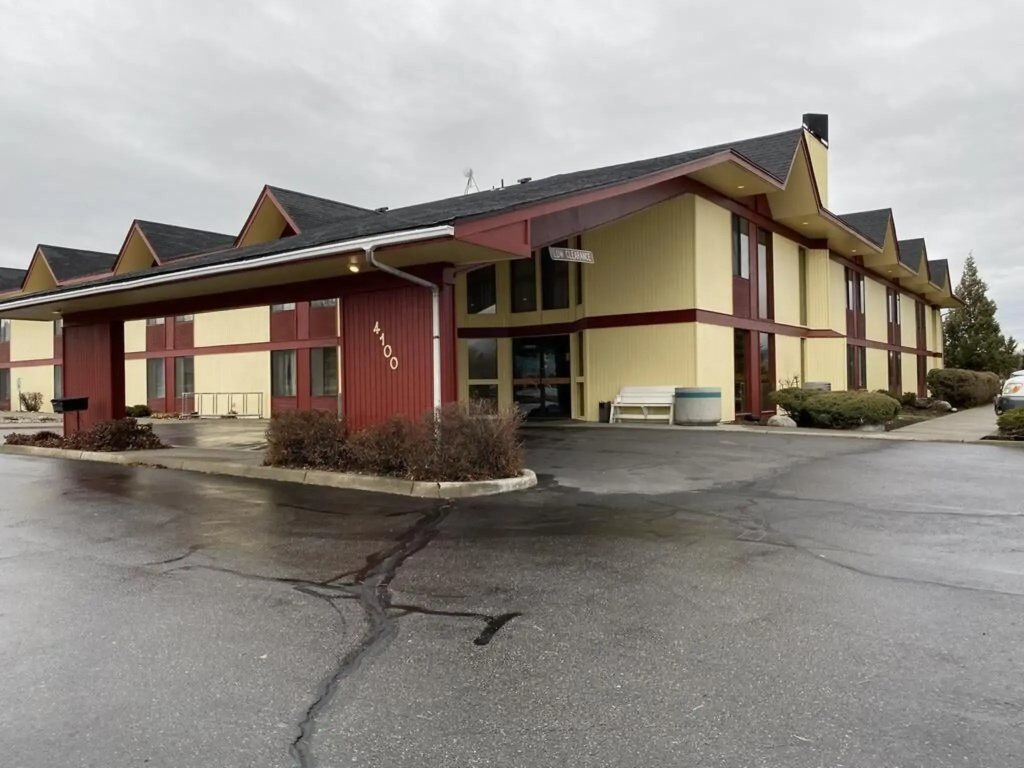 photo 1 of Riverbend Inn Post Falls