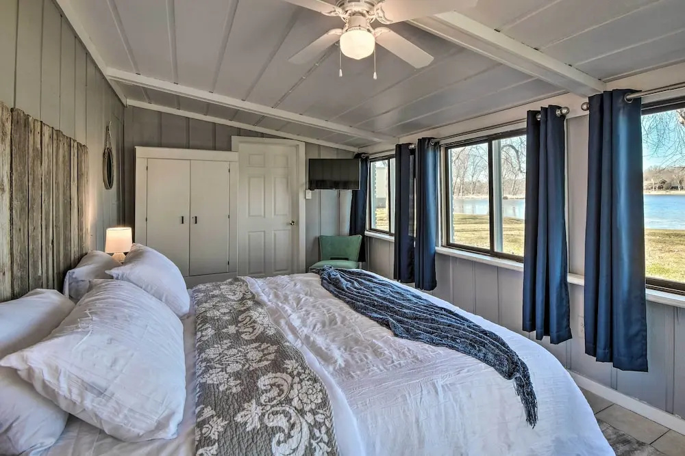 photo 1 of Riverfront Dixon, Illinois, Vacation Rental!