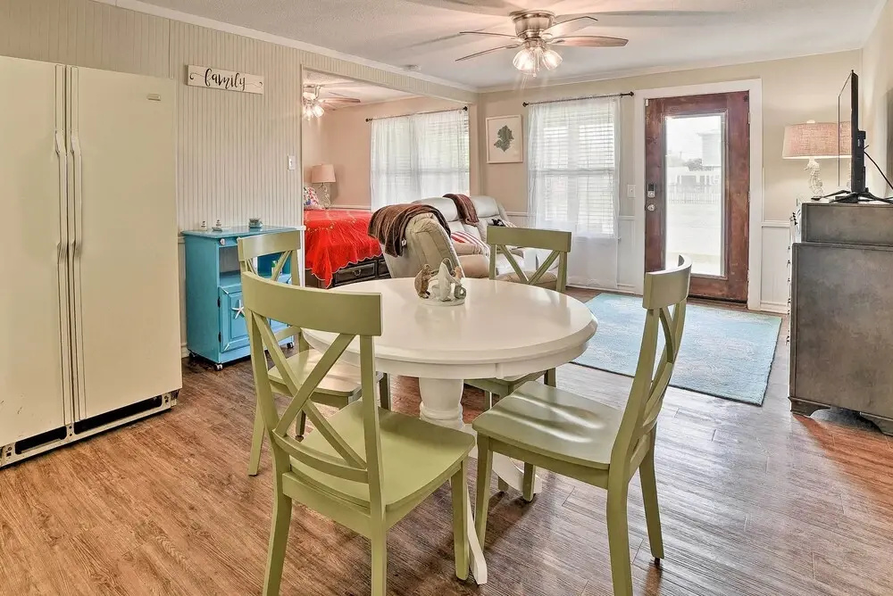 photo 1 of Rockport Bayfront Studio w/ Patio: 'casa Familia'