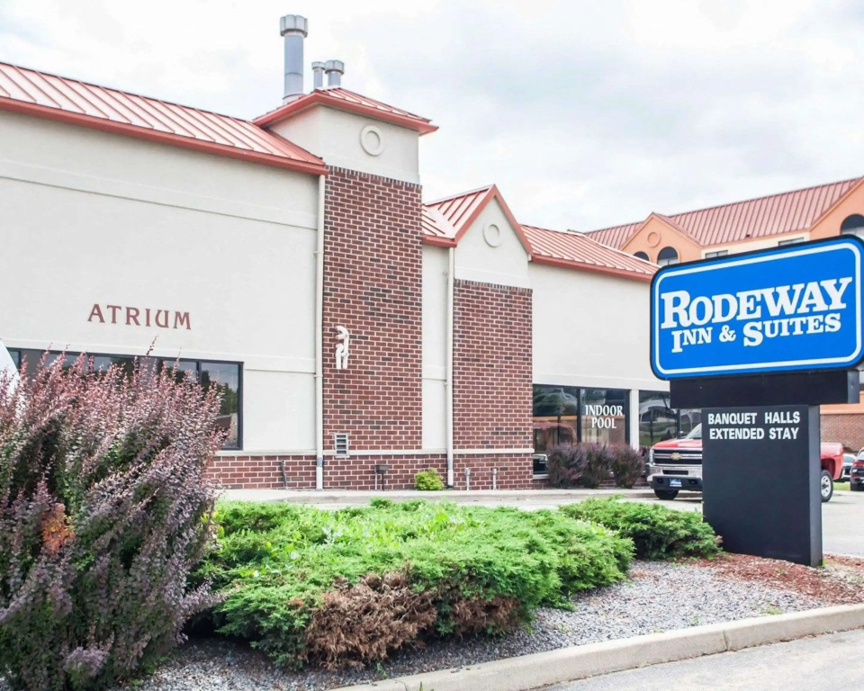 photo 1 of Rodeway Inn & Suites Milwaukee Airport