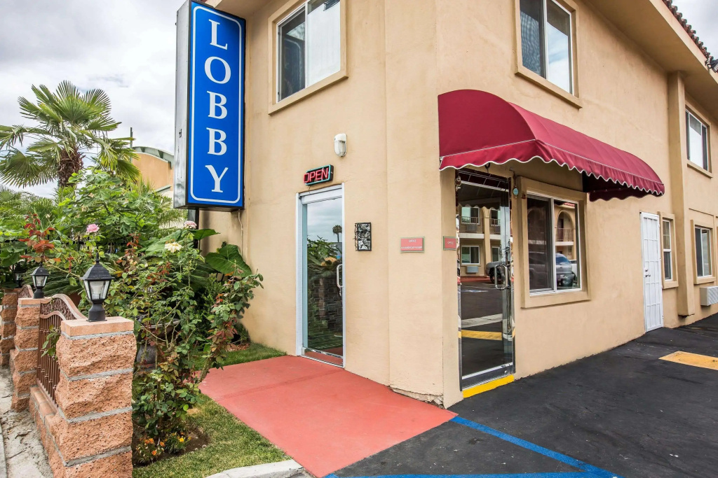 photo 1 of Rodeway Inn & Suites Bellflower