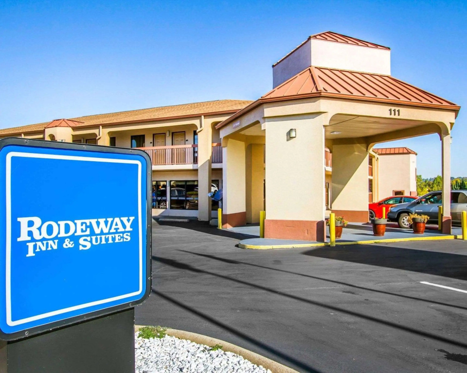 photo 1 of Rodeway Inn & Suites Clarksville near Governors Square Mall