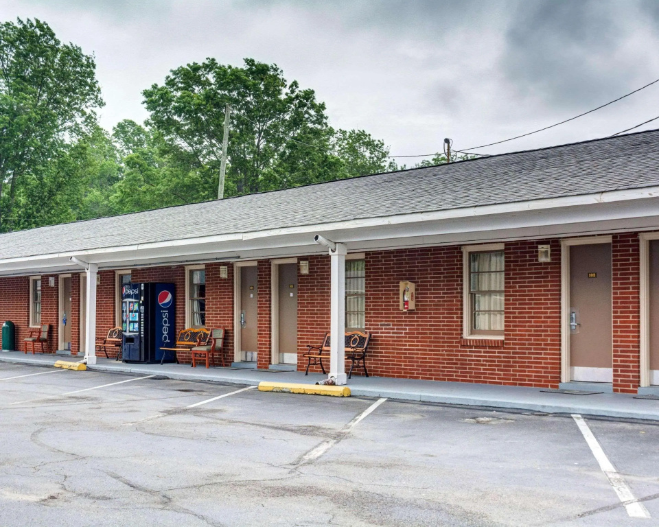 photo 1 of Rodeway Inn & Suites Williamsburg
