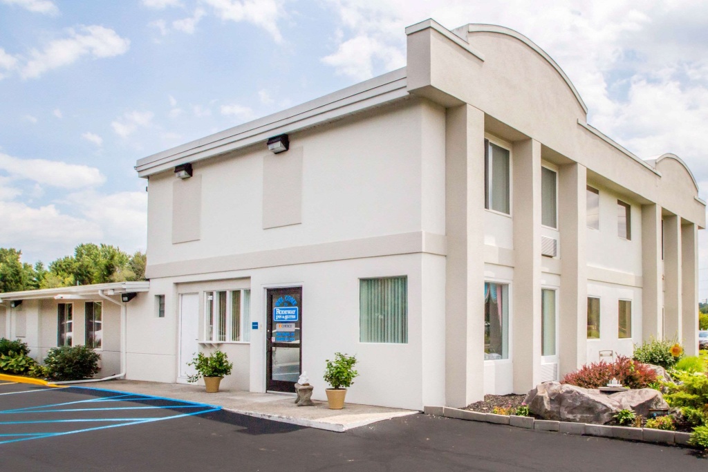photo 1 of Rodeway Inn & Suites New Paltz - Hudson Valley