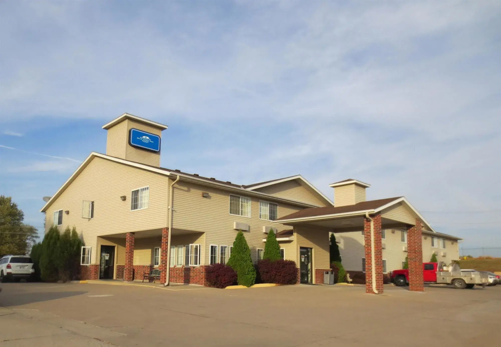 photo 1 of Westbridge Inn & Suites Carrollton