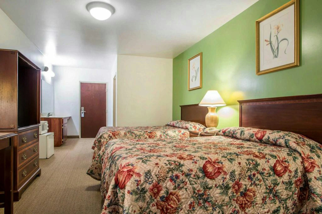 photo 1 of Rodeway Inn