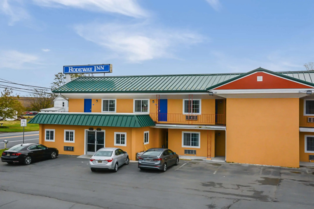 photo 1 of Rodeway Inn Milford