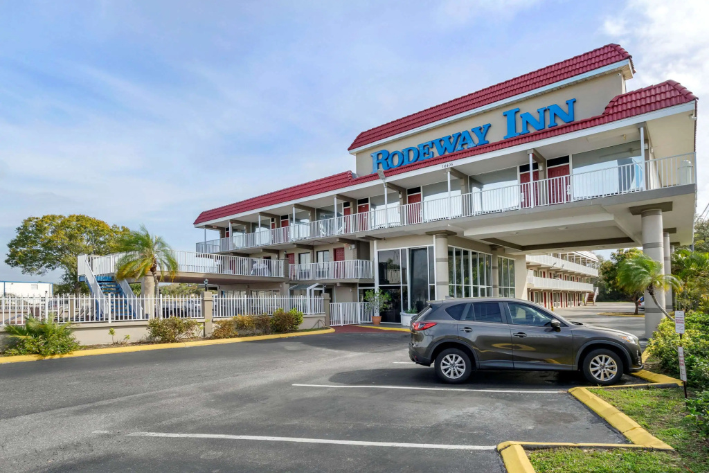 photo 1 of Rodeway Inn Clearwater - Largo