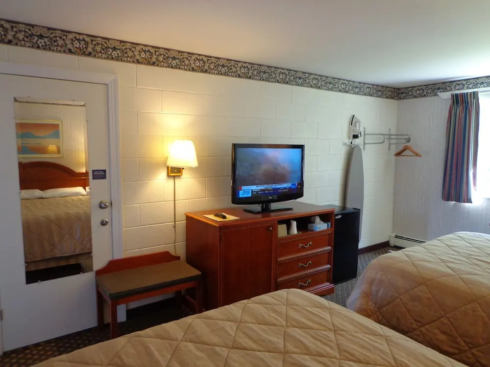 photo 1 of Rodeway Inn Milford - I-84