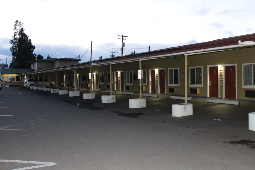 photo 1 of Rodeway Inn Medford South I-5