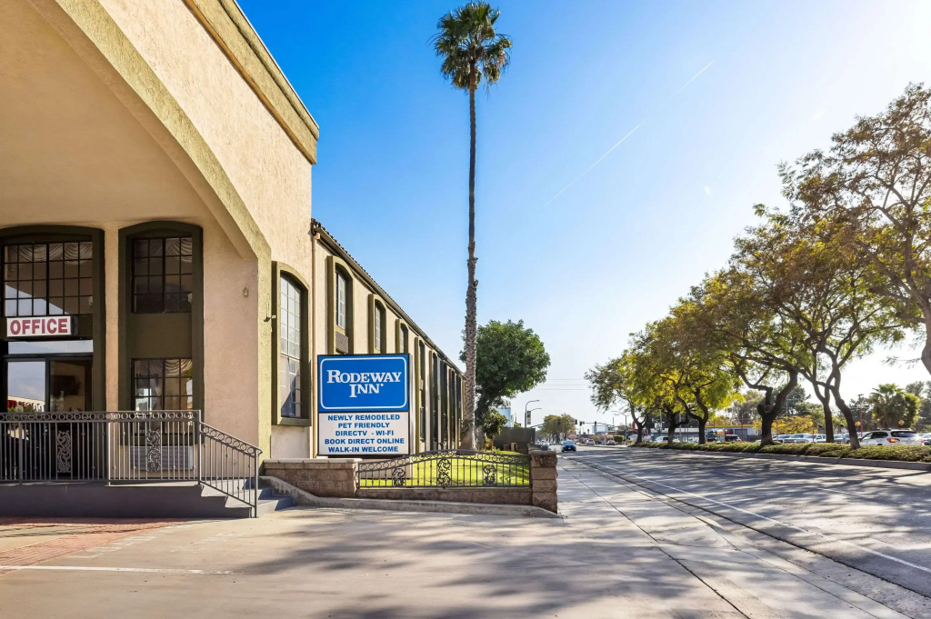 photo 1 of Rodeway Inn Santa Ana - Garden Grove
