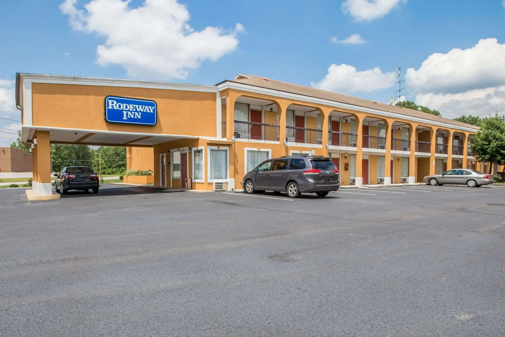 photo 1 of Rodeway Inn Laurens