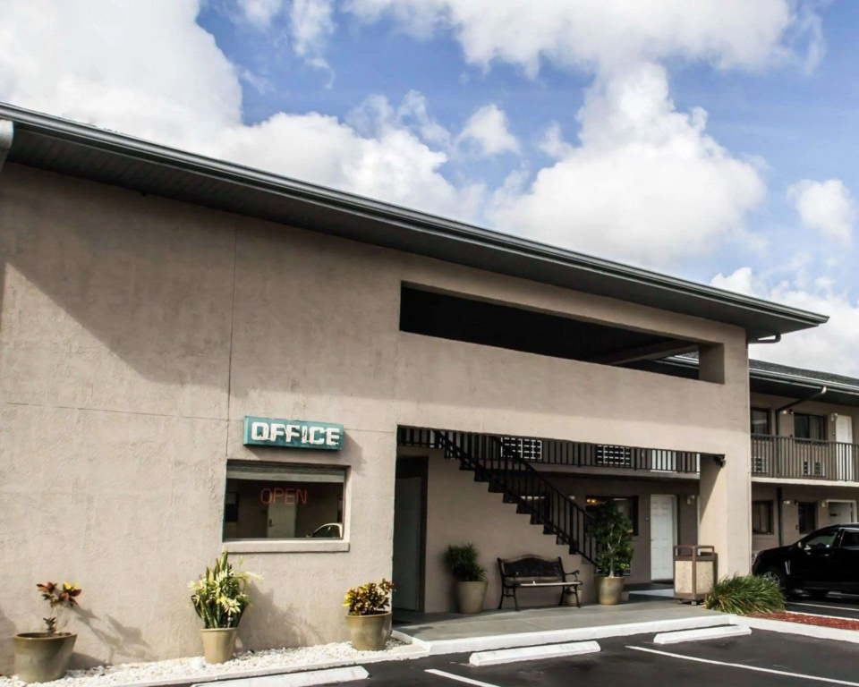 photo 1 of Rodeway Inn Apopka South