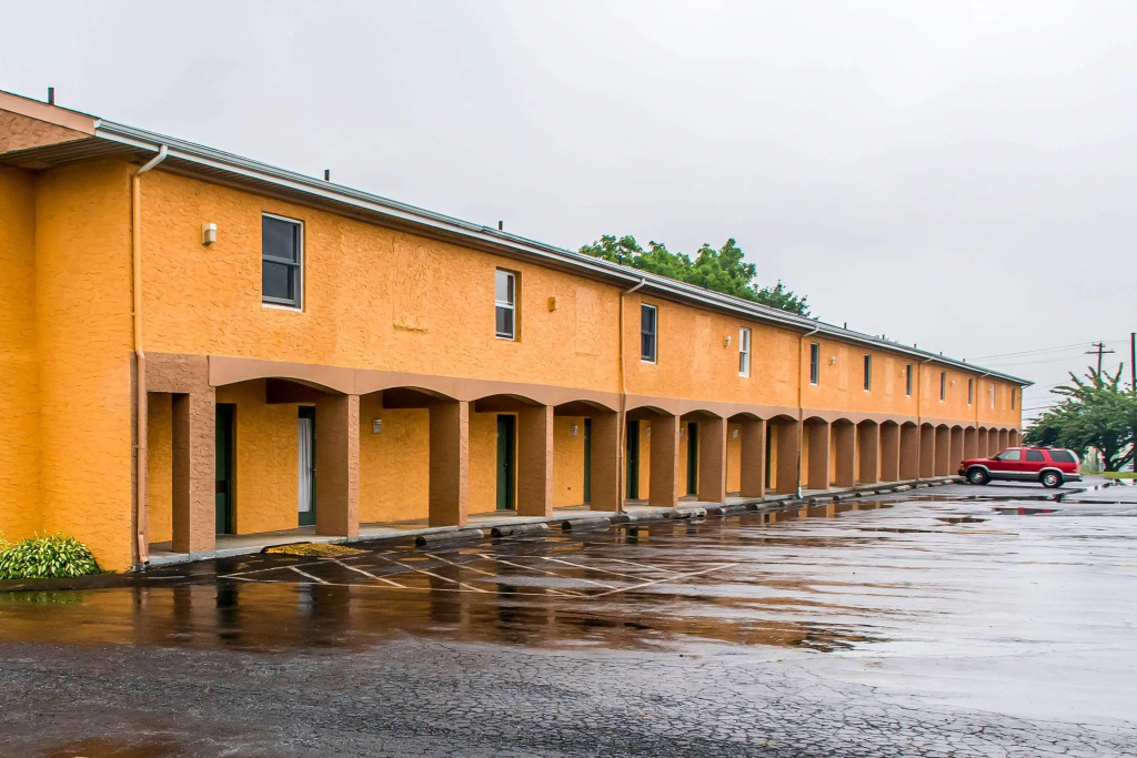 photo 1 of Rodeway Inn Amish Country