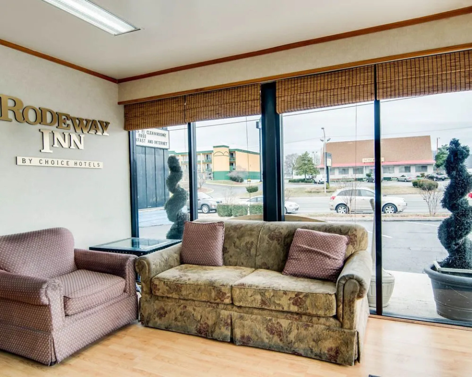 photo 1 of Rodeway Inn Civic Center