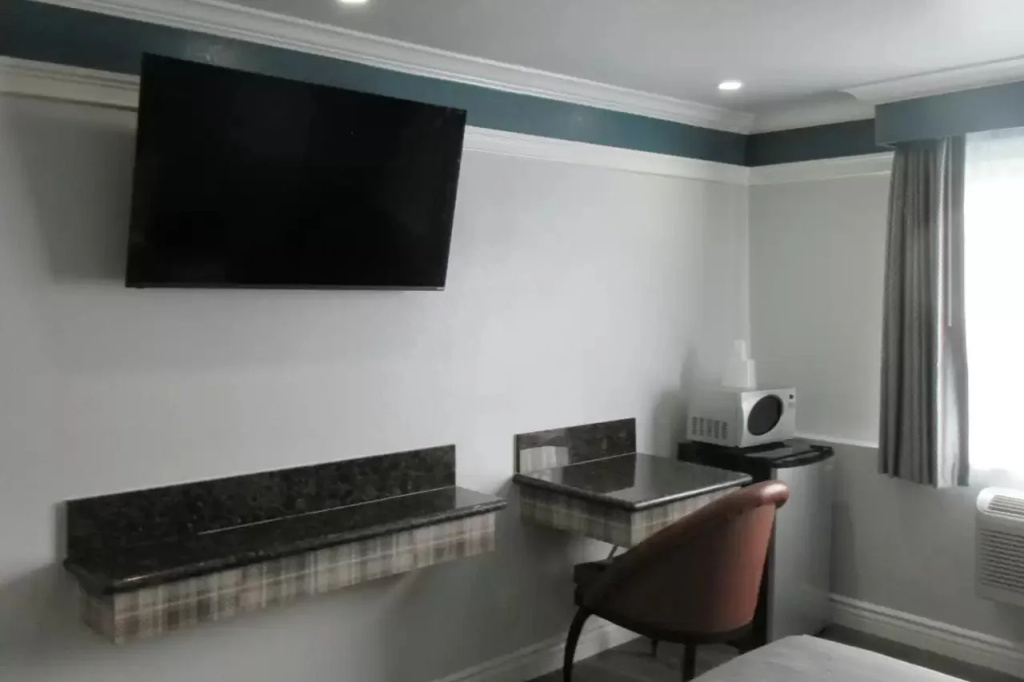 photo 1 of Rodeway Inn Commerce - Los Angeles
