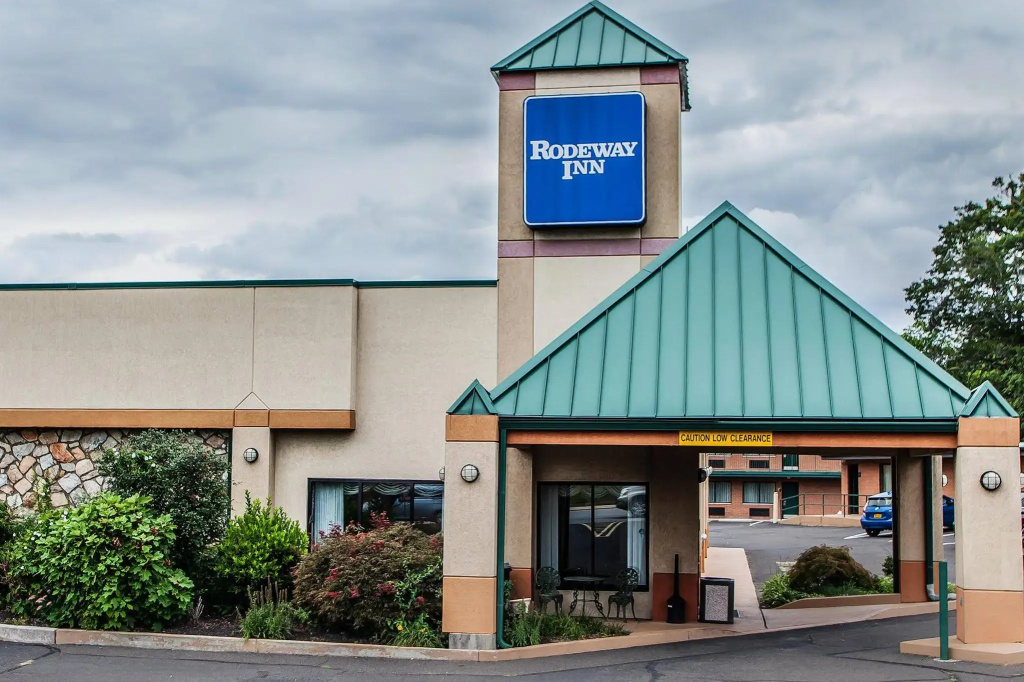 photo 1 of Knights Inn Montgomeryville