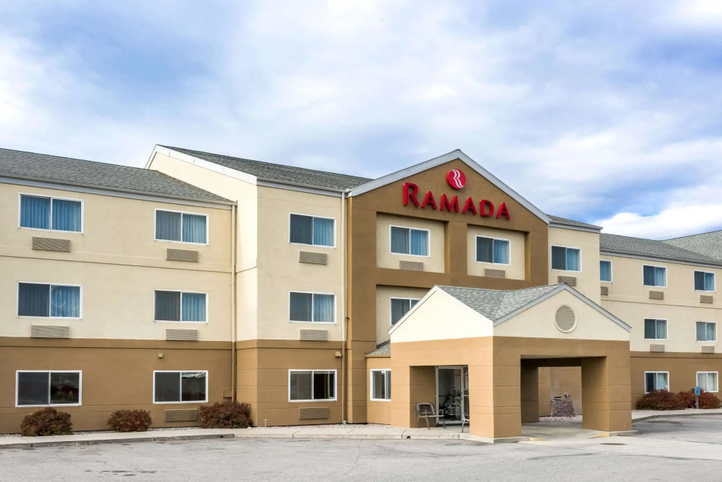 photo 1 of Country Inn & Suites, Coeur D'Alene
