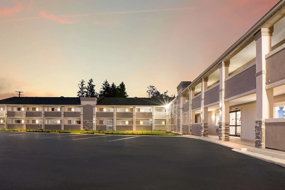 photo 1 of Rodeway Inn East Lansing University Area
