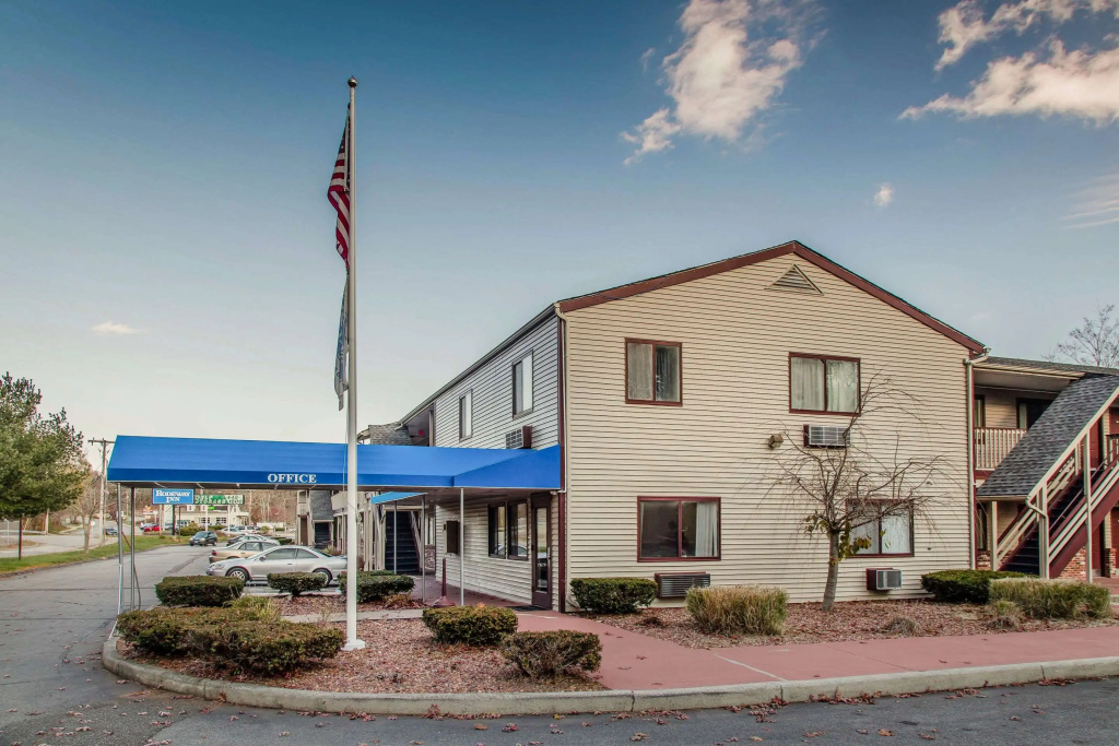 photo 1 of Rodeway Inn Groton - New London