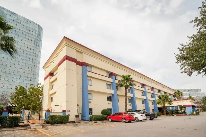 photo 1 of OYO Townhouse Houston Airport North