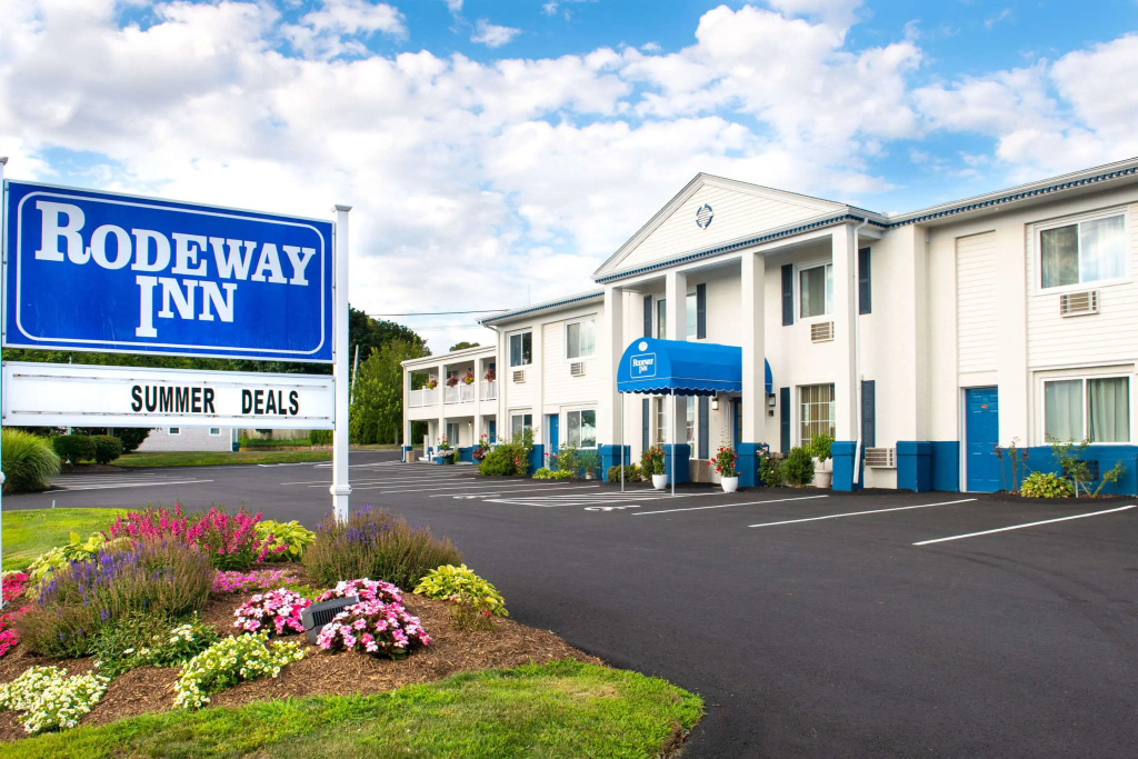 photo 1 of Rodeway Inn Middletown - Newport