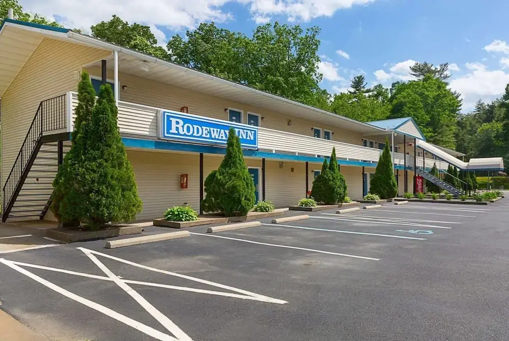 photo 1 of Rodeway Inn Milford  I84